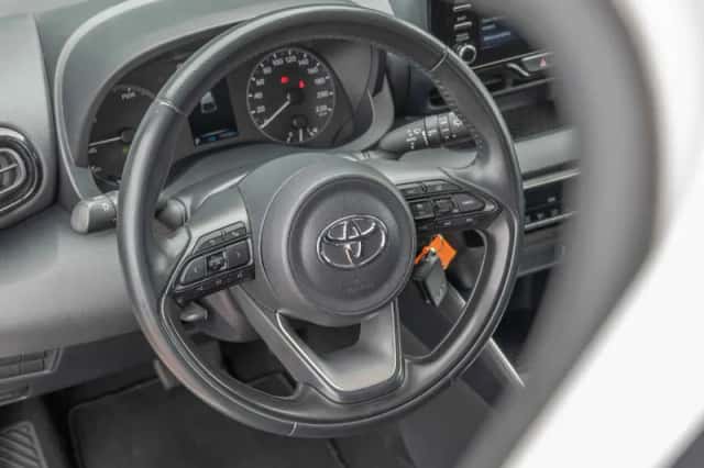 Toyota Yaris (2021) thumbnail 6