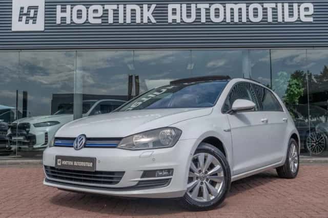Volkswagen Golf (2016) thumbnail 1