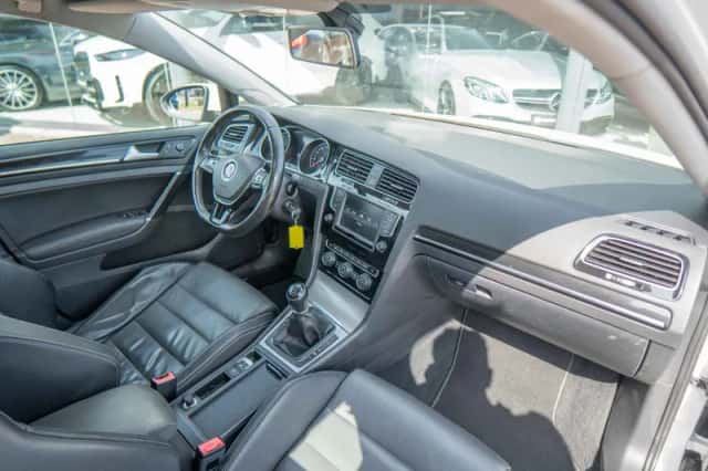 Volkswagen Golf (2016) thumbnail 5