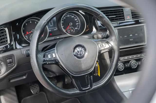Volkswagen Golf (2016) thumbnail 6