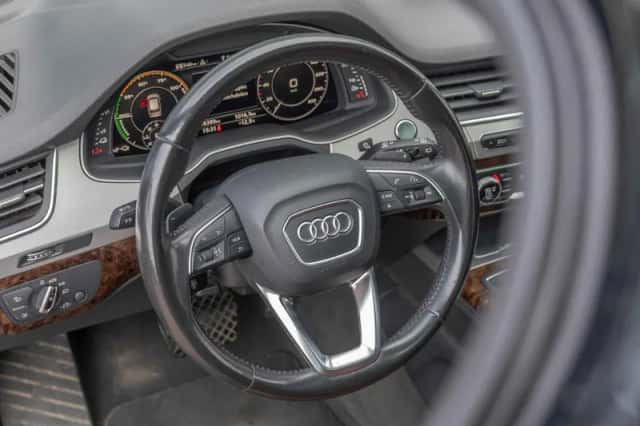 Audi Q7 (2016) thumbnail 6