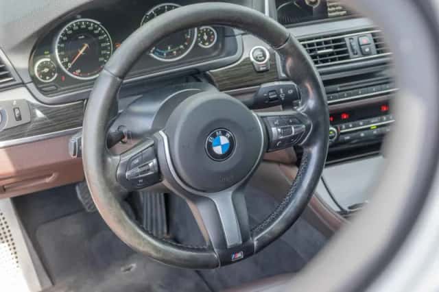 BMW 5-Serie (2016) thumbnail 6
