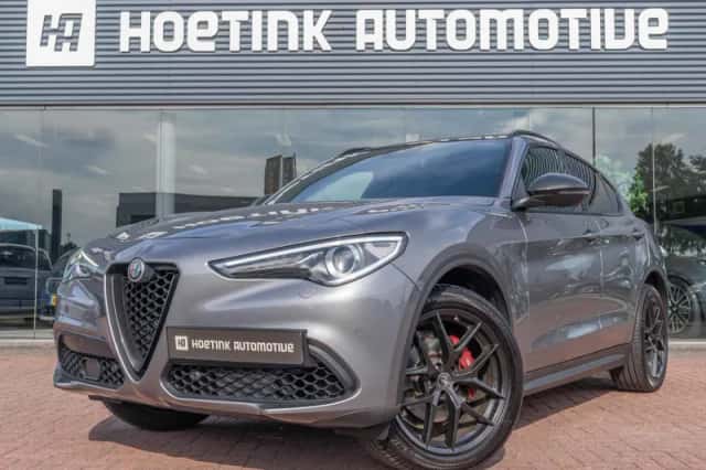 Alfa Romeo Stelvio (2019) thumbnail 1