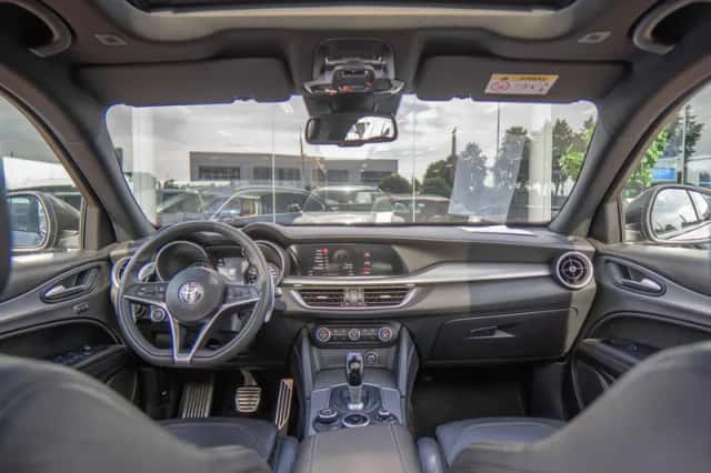 Alfa Romeo Stelvio (2019) thumbnail 3