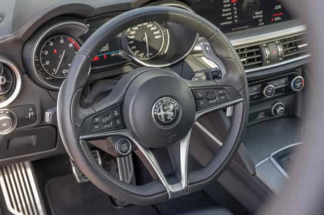 Alfa Romeo Stelvio (2019) thumbnail 6
