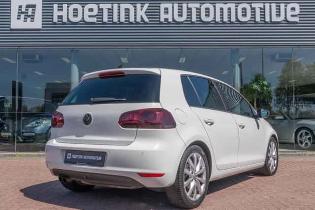 Volkswagen Golf (2009) thumbnail 2