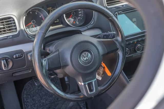 Volkswagen Golf (2009) thumbnail 6