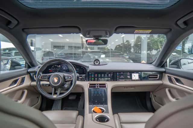 Porsche Taycan (2021) thumbnail 4