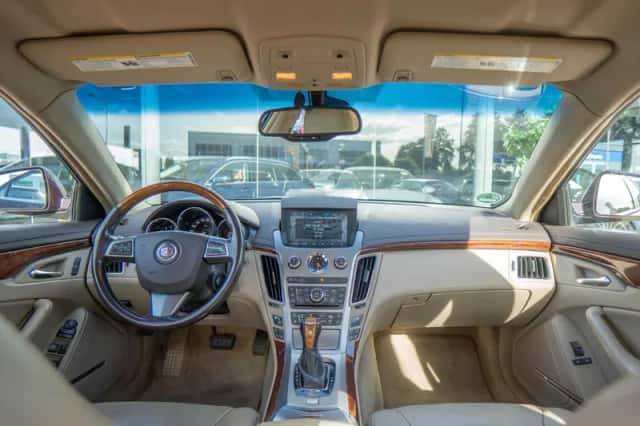 Cadillac CTS (2010) thumbnail 3