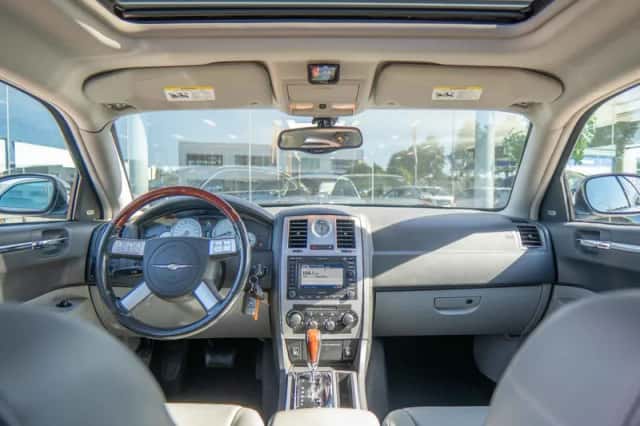 Chrysler 300C (2006) thumbnail 4