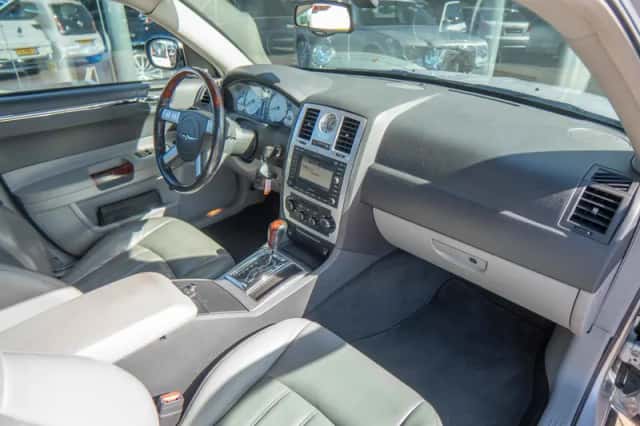 Chrysler 300C (2006) thumbnail 6