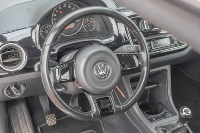 Volkswagen Up! (2012) thumbnail 5