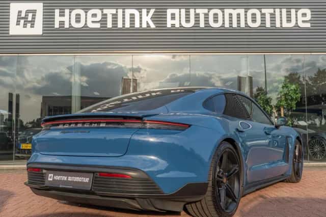 Porsche Taycan (2021) thumbnail 2