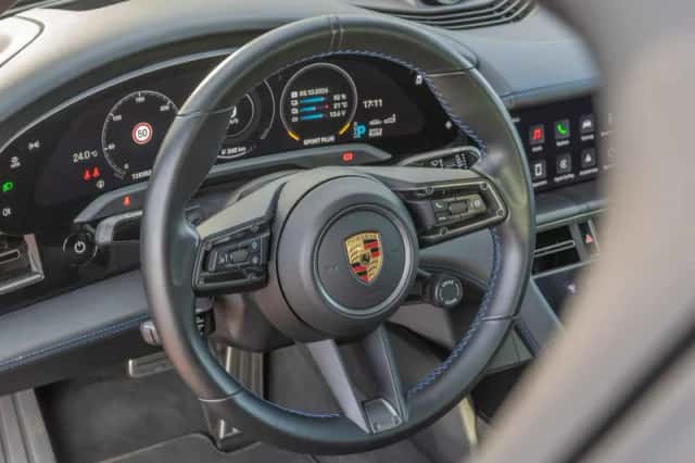 Porsche Taycan (2021) thumbnail 6