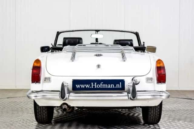 MG MGB (1973) thumbnail 4