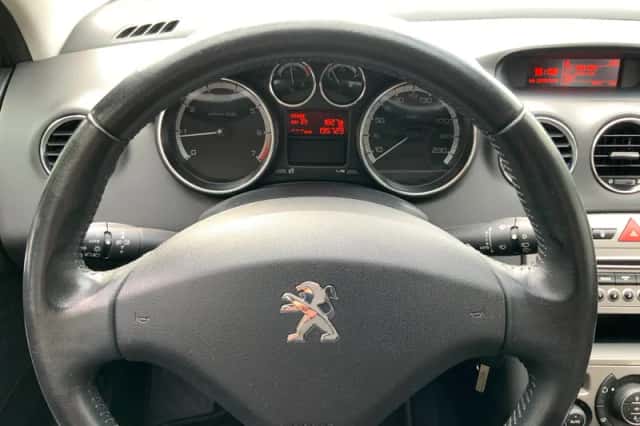 Peugeot 308 (2012) thumbnail 3