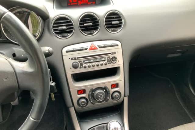 Peugeot 308 (2012) thumbnail 4