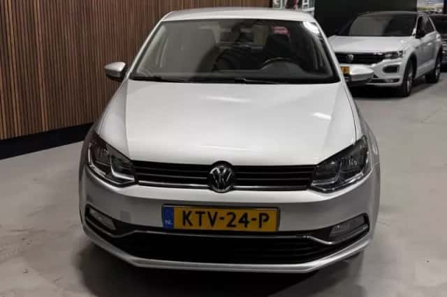Volkswagen Polo (2015) thumbnail 2