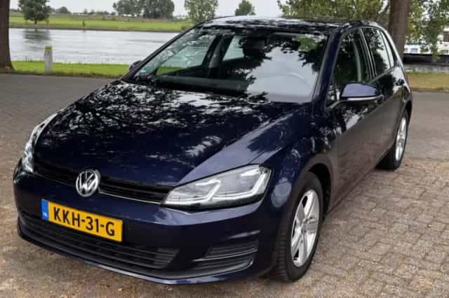 Volkswagen Golf (2015) thumbnail 2