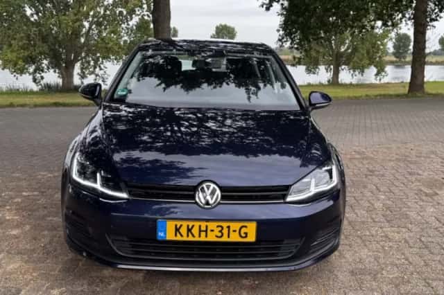 Volkswagen Golf (2015) thumbnail 3