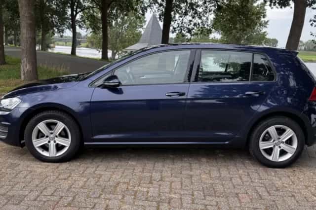 Volkswagen Golf (2015) thumbnail 4