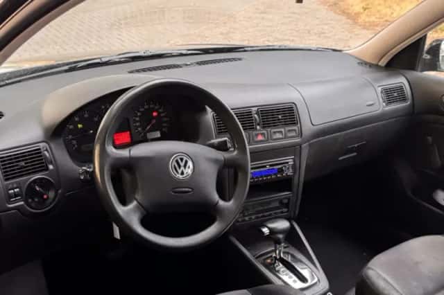 Volkswagen Golf (2001) thumbnail 2