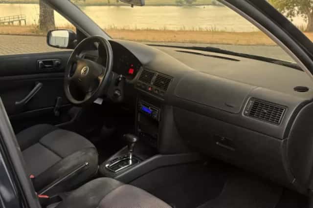 Volkswagen Golf (2001) thumbnail 3