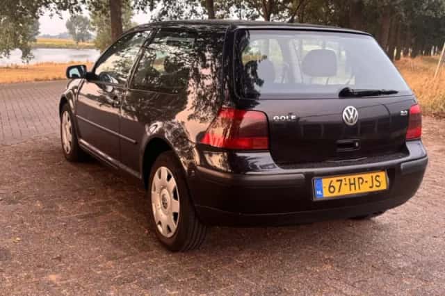 Volkswagen Golf (2001) thumbnail 4