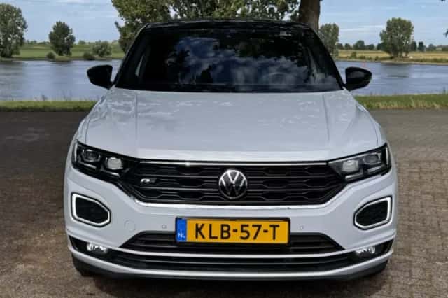 Volkswagen T-Roc (2020) thumbnail 2