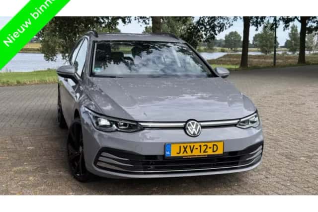 Volkswagen Golf (2021) thumbnail 1