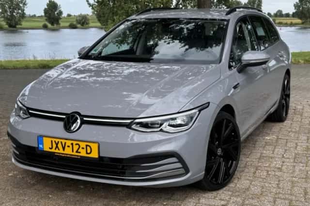 Volkswagen Golf (2021) thumbnail 3
