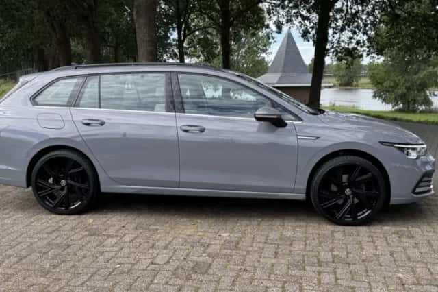 Volkswagen Golf (2021) thumbnail 4