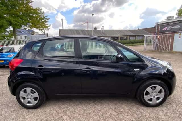 Kia Venga (2012) thumbnail 3