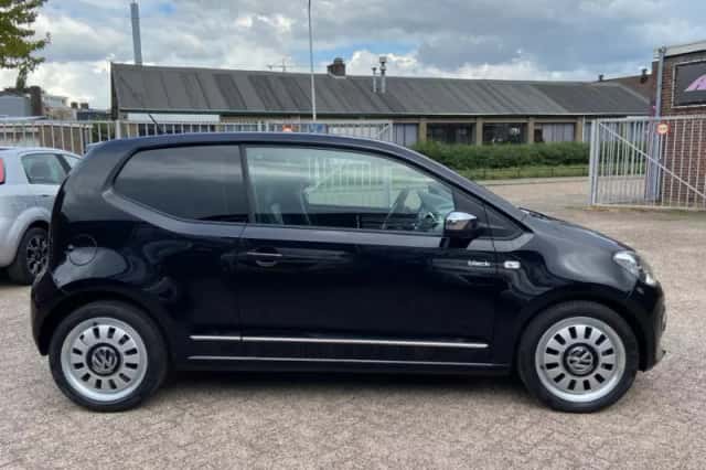 Volkswagen Up! (2012) thumbnail 3