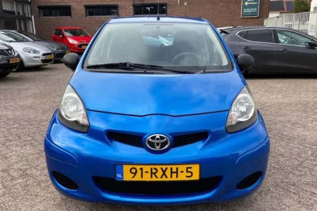Toyota Aygo (2011) thumbnail 2