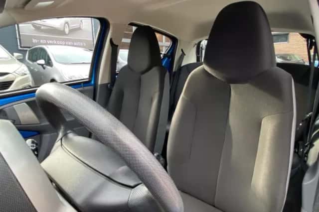 Toyota Aygo (2011) thumbnail 6