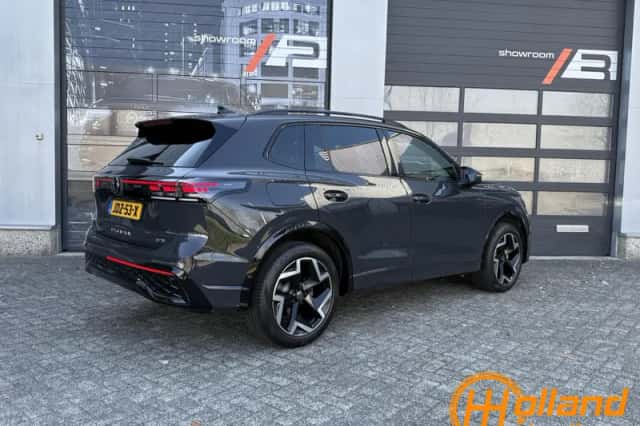 Volkswagen Tiguan (2024) thumbnail 2