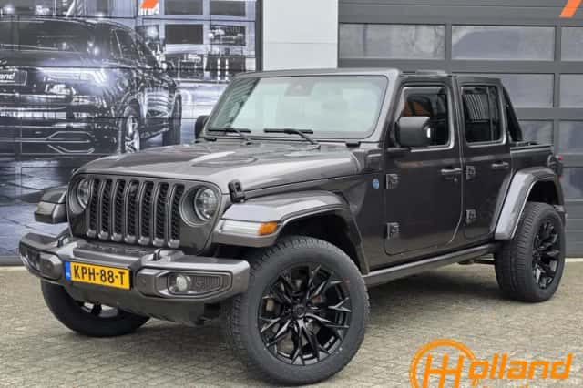 Jeep Wrangler (2022) thumbnail 2