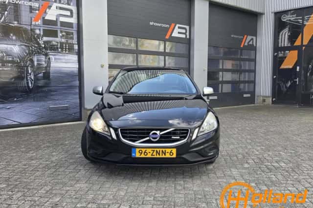 Volvo V60 (2013) thumbnail 3