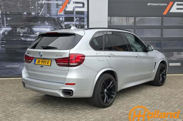 BMW X5 (2015) thumbnail 2