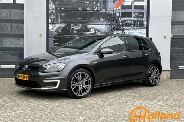 Volkswagen Golf (2016) thumbnail 1