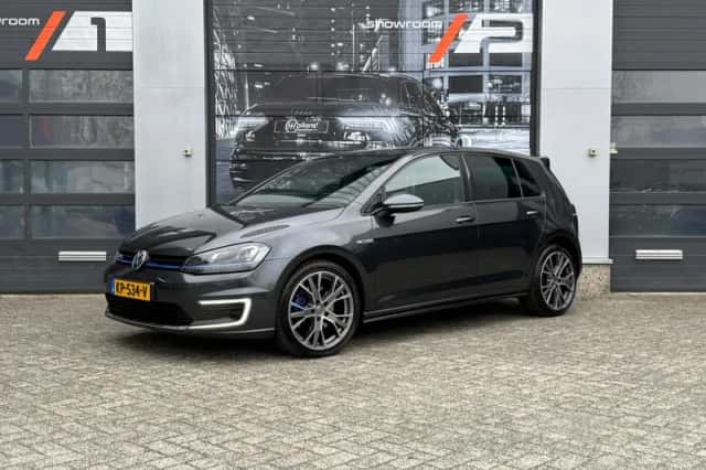 Volkswagen Golf (2016) thumbnail 4