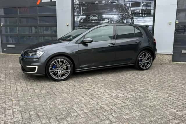 Volkswagen Golf (2016) thumbnail 5