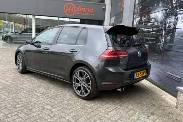Volkswagen Golf (2016) thumbnail 6