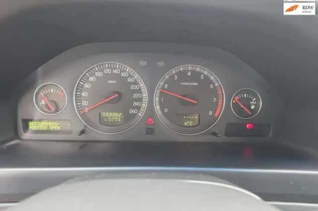 Volvo V70 (2004) thumbnail 3