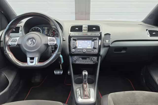 Volkswagen Polo (2013) thumbnail 2