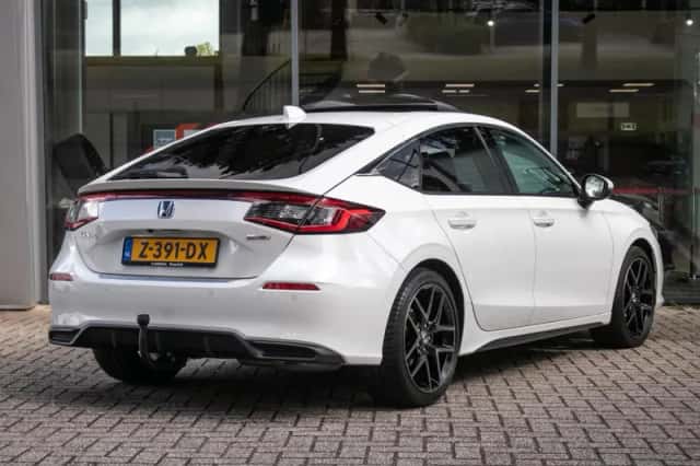 Honda Civic (2023) thumbnail 3