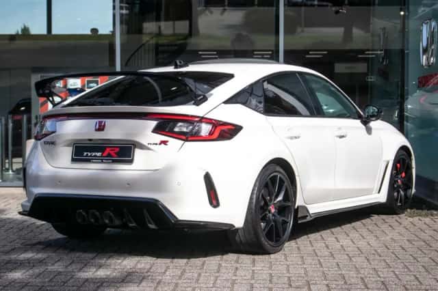 Honda Civic (2024) thumbnail 3