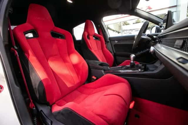 Honda Civic (2024) thumbnail 6