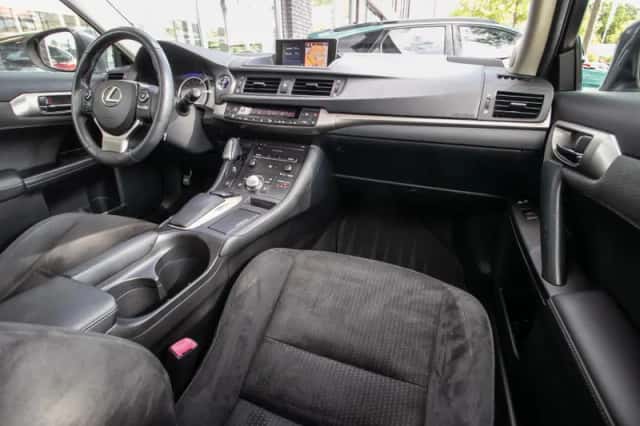 Lexus CT (2014) thumbnail 3